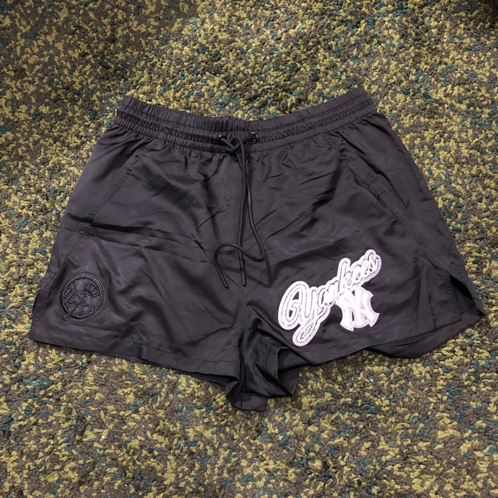 MLB Pro Standard Luxury Collection NYY Shorts (L)